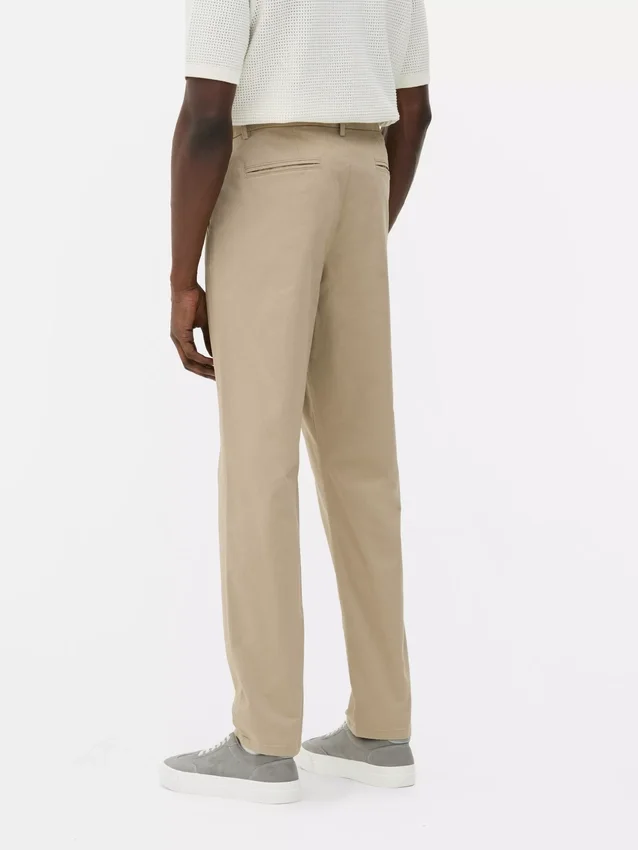 Pantalones chinos de corte ajustado