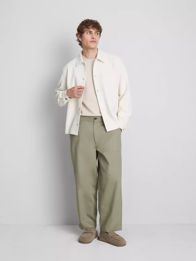 Pantalones chinos holgados de talle medio