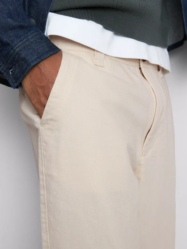 Pantalones chinos holgados de talle medio
