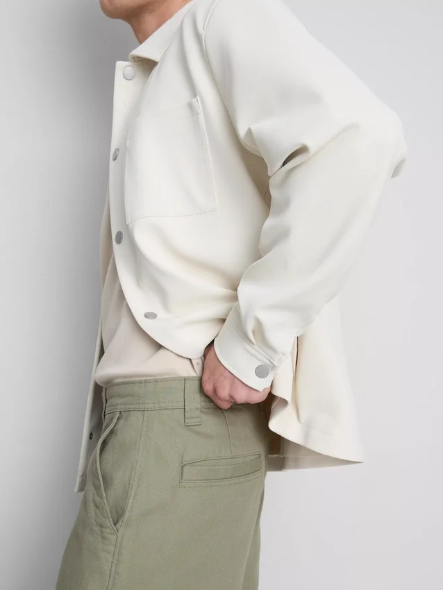 Pantalones chinos holgados de talle medio