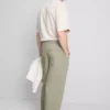 Pantalones chinos holgados de talle medio