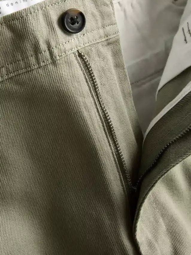 Pantalones chinos holgados de talle medio