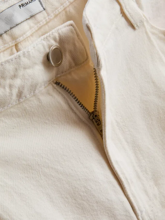 Pantalones cortos acampanados plisados de mezclilla con alto contenido de algodón