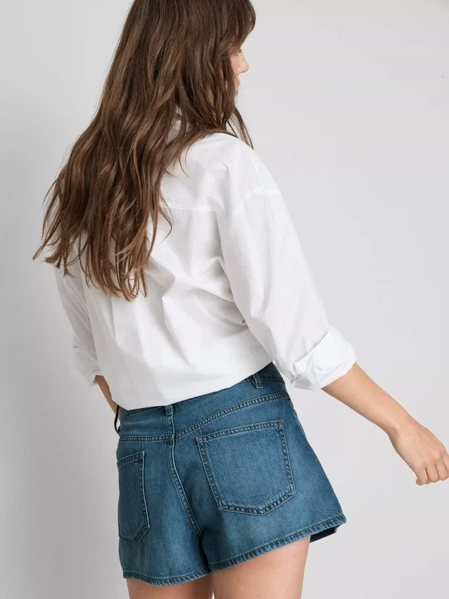 Pantalones cortos acampanados plisados de mezclilla con alto contenido de algodón
