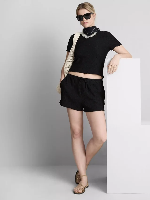 Pantalones cortos arrugados con cordón