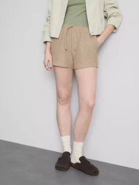 Pantalones cortos arrugados con cordón