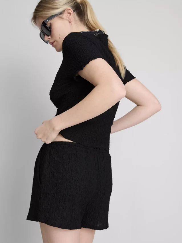 Pantalones cortos arrugados con cordón