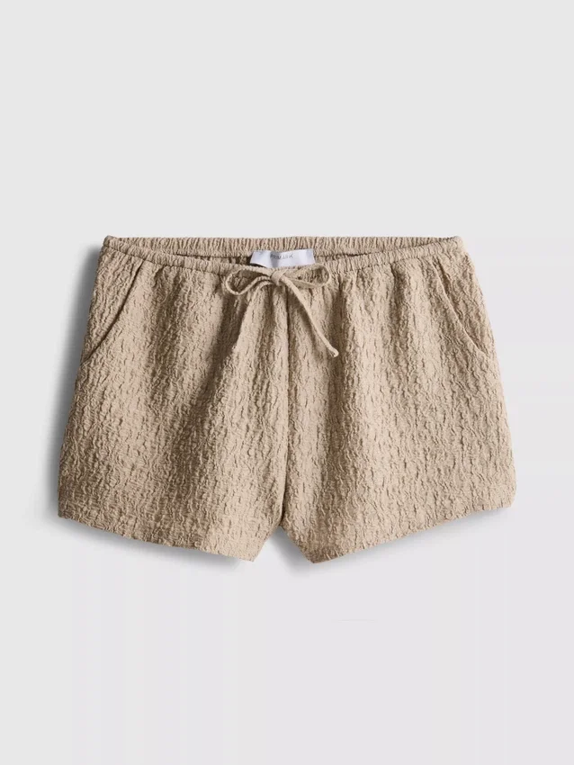 Pantalones cortos arrugados con cordón