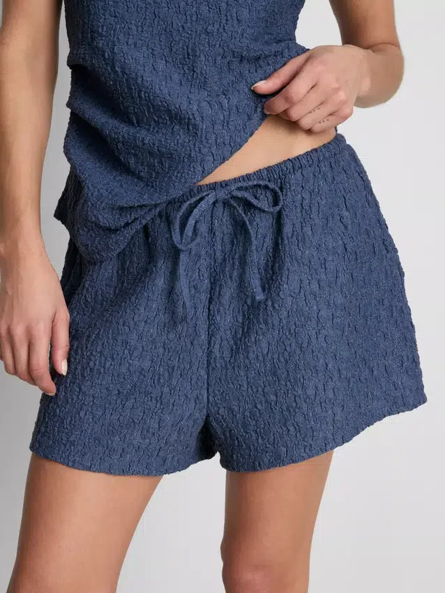 Pantalones cortos arrugados de estilo relajado de Paula Echevarría