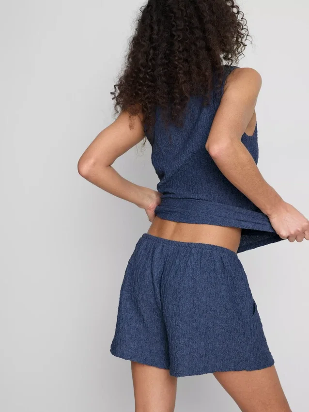 Pantalones cortos arrugados de estilo relajado de Paula Echevarría