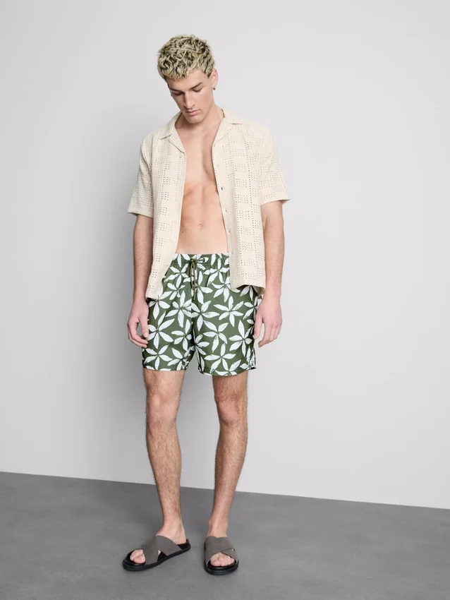 Pantalones cortos con cordón y estampado floral