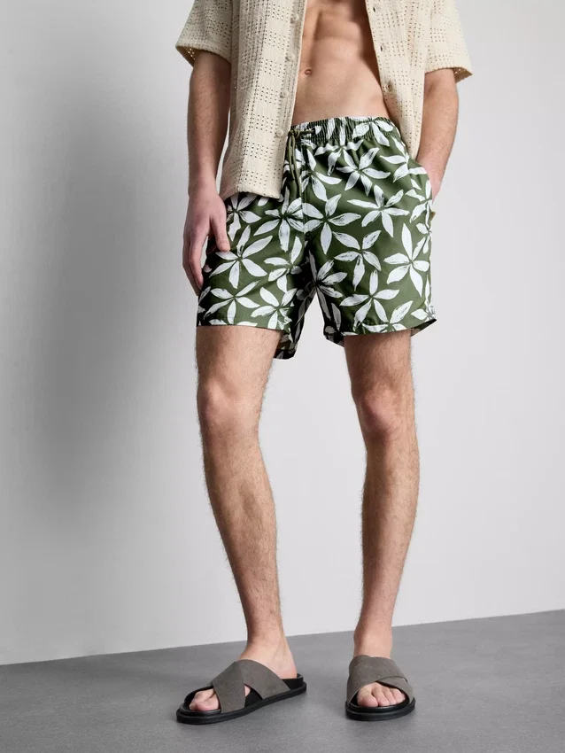 Pantalones cortos con cordón y estampado floral