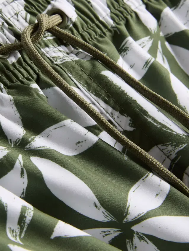 Pantalones cortos con cordón y estampado floral