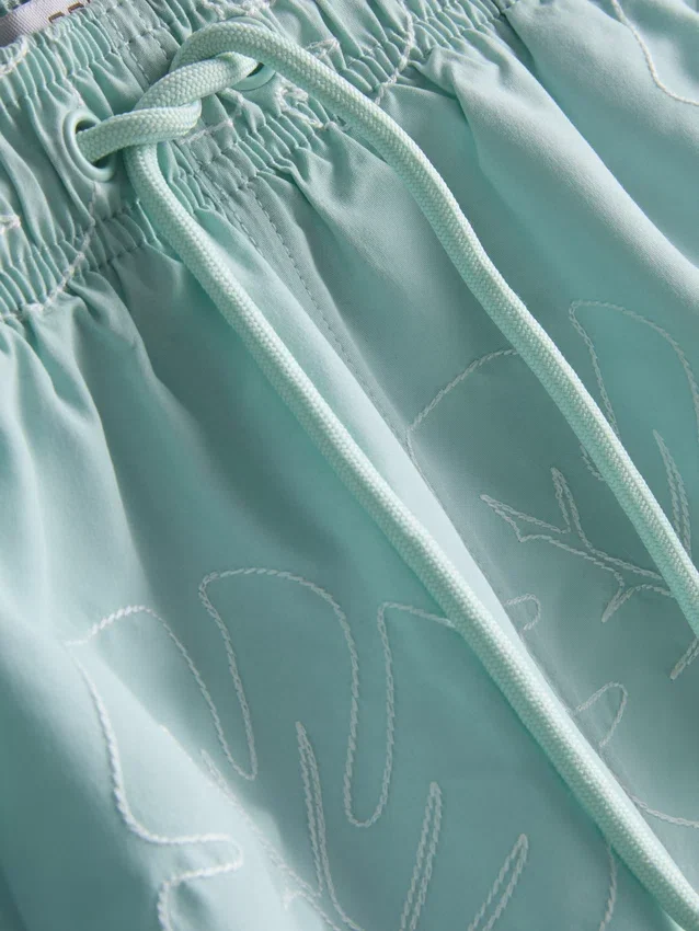 Pantalones cortos con hojas bordadas