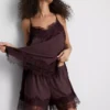 Pantalones cortos con ribete de encaje de Paula Echevarría