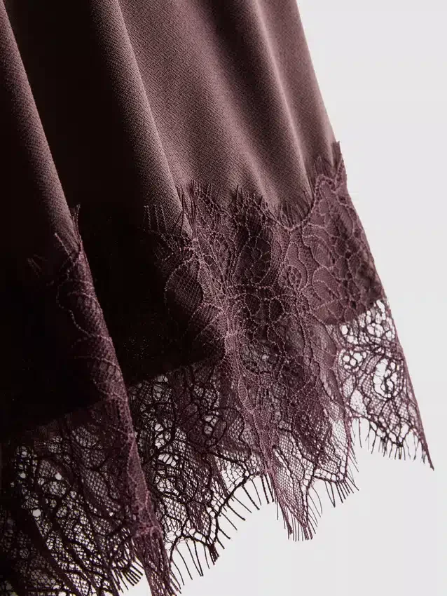 Pantalones cortos con ribete de encaje de Paula Echevarría
