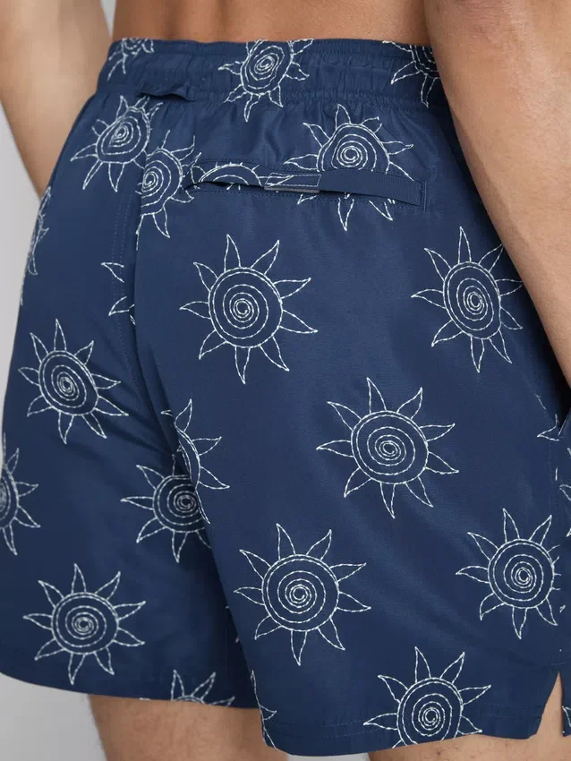 Pantalones cortos con sol bordado