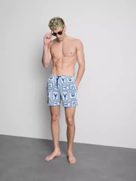 Pantalones cortos con textura de azulejos mediterráneos