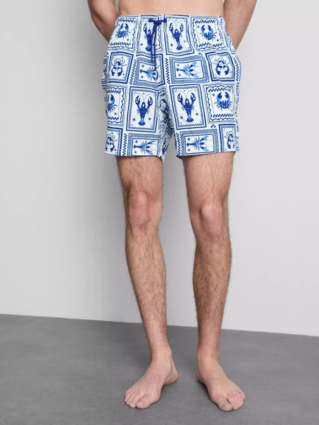 Pantalones cortos con textura de azulejos mediterráneos