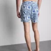 Pantalones cortos con textura de azulejos mediterráneos