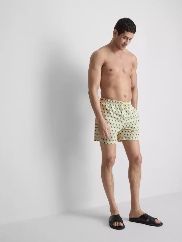 Pantalones cortos con textura de palmeras