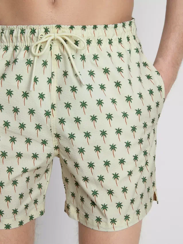 Pantalones cortos con textura de palmeras