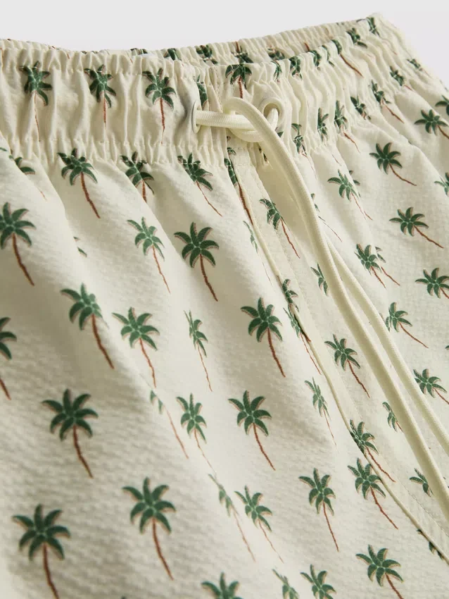 Pantalones cortos con textura de palmeras