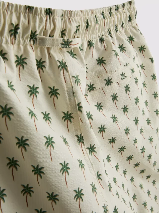Pantalones cortos con textura de palmeras