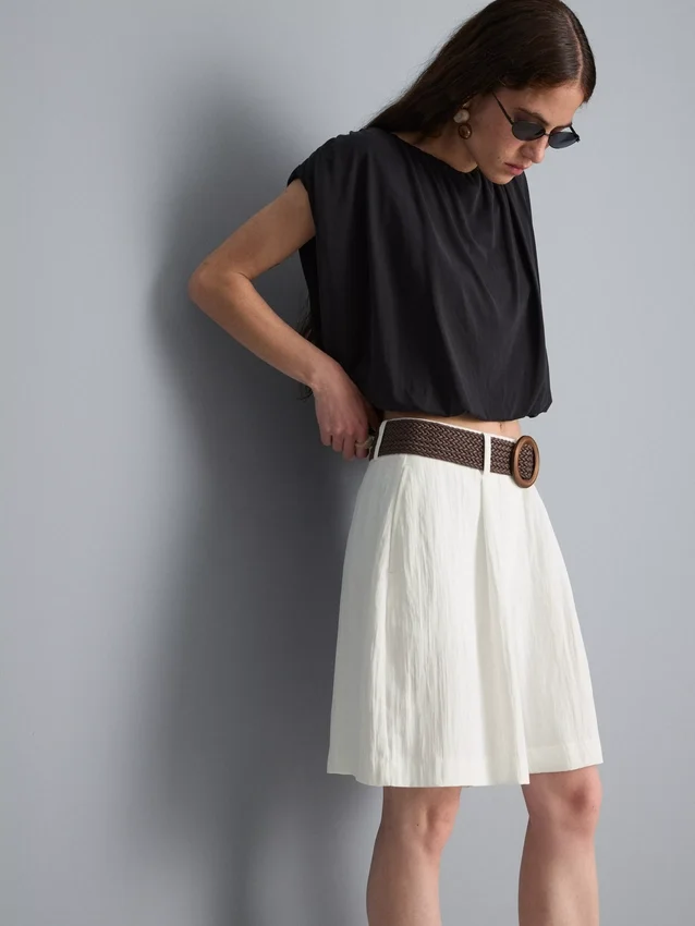 Pantalones cortos con textura y cinturón
