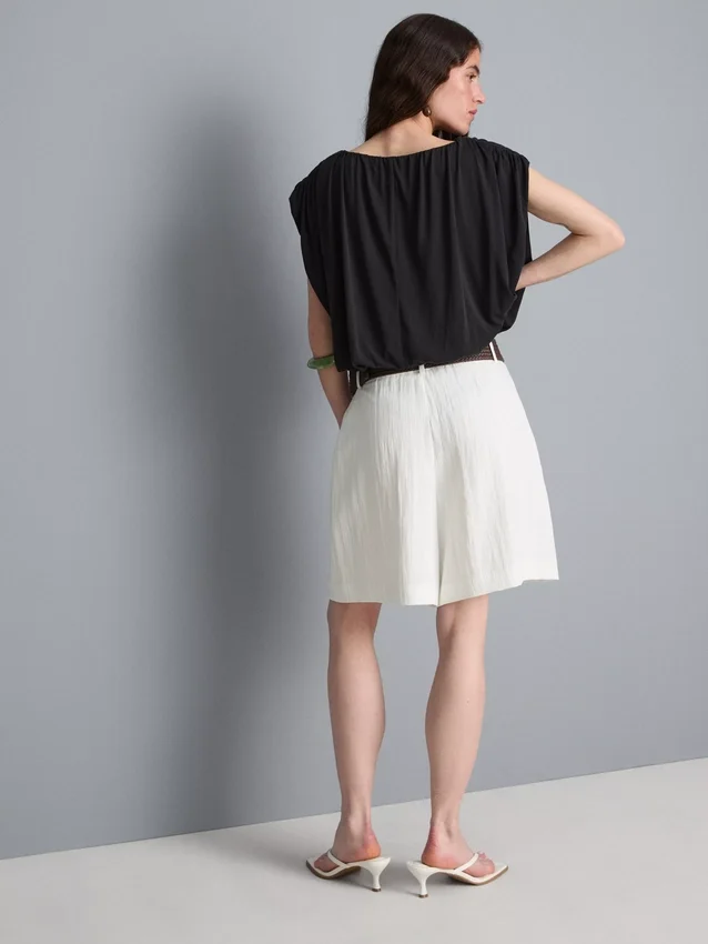 Pantalones cortos con textura y cinturón