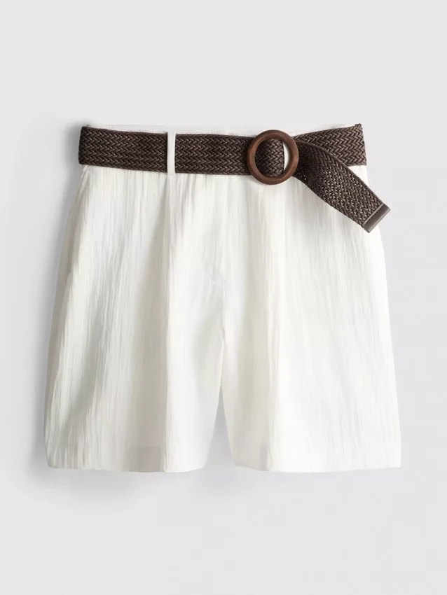 Pantalones cortos con textura y cinturón