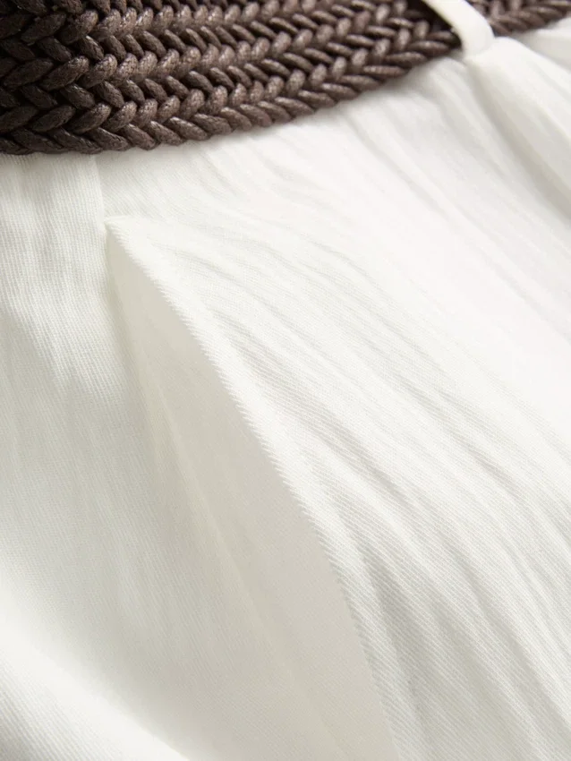Pantalones cortos con textura y cinturón