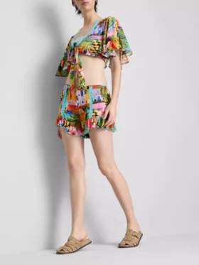 Pantalones cortos con volantes y estampado tropical