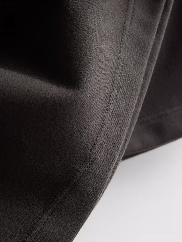 Pantalones cortos cruzados en contraste