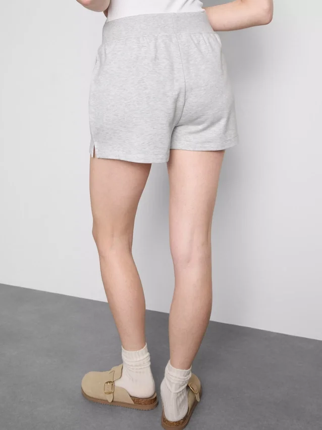 Pantalones cortos de algodón con dobladillo abierto