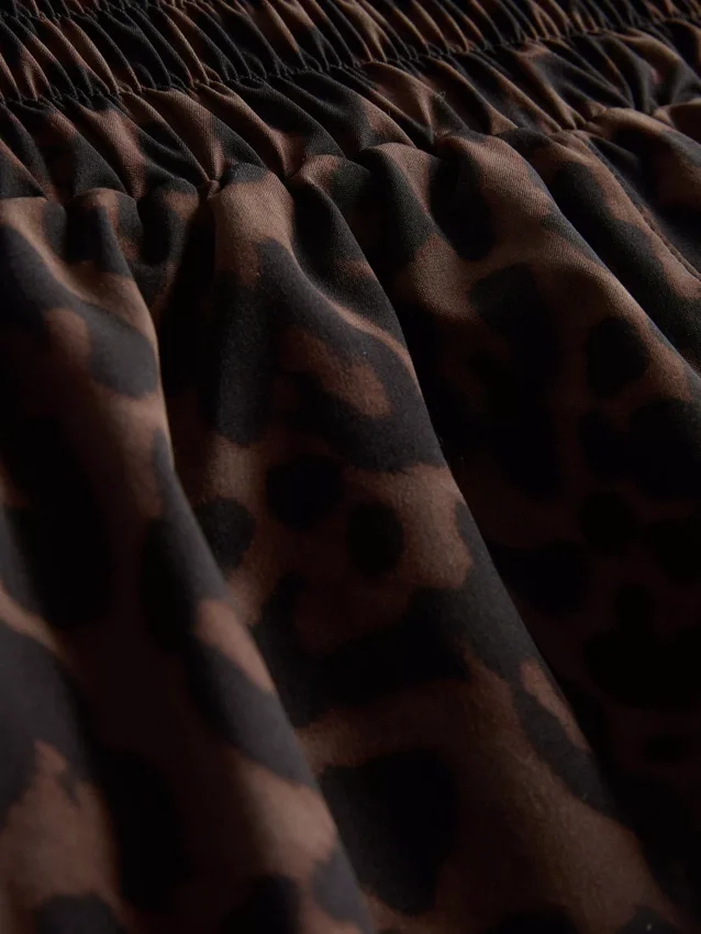 Pantalones cortos de correr con estampado de leopardo