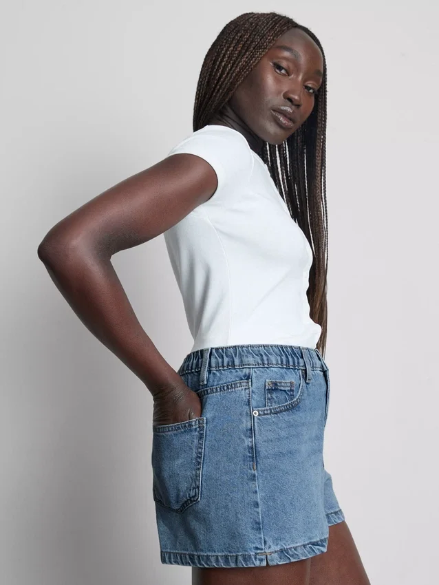 Pantalones cortos de denim de algodón con corte en A