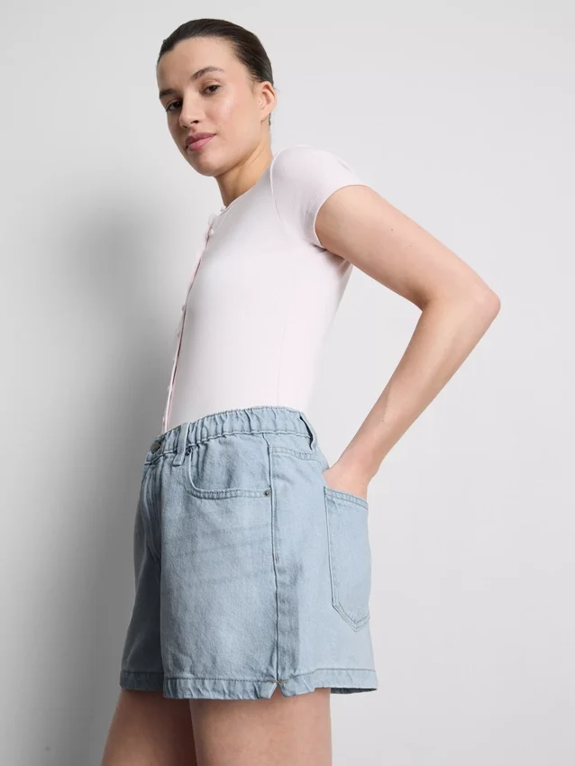 Pantalones cortos de denim de algodón con corte en A