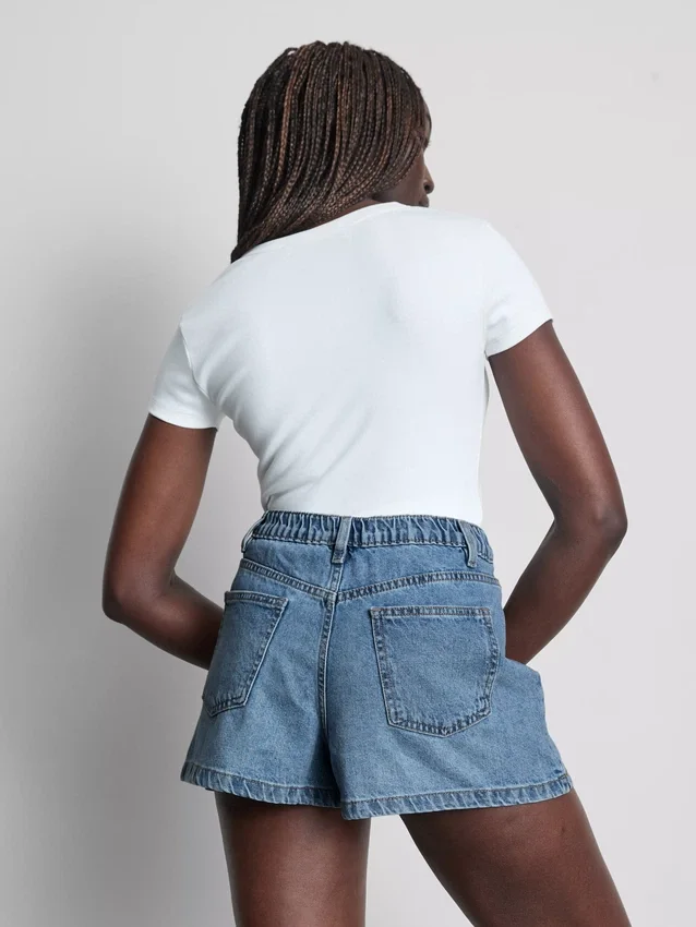 Pantalones cortos de denim de algodón con corte en A