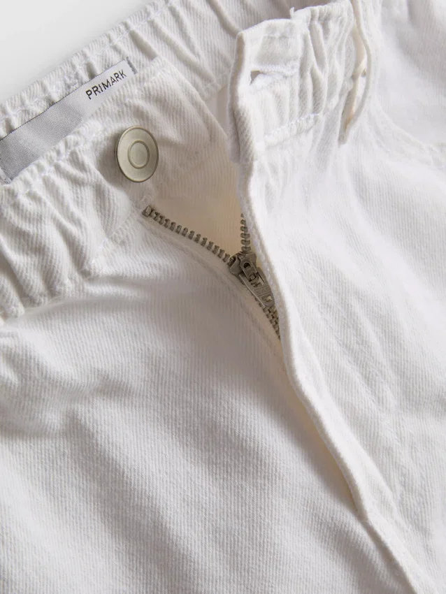 Pantalones cortos de denim de algodón con corte en A
