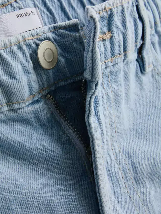 Pantalones cortos de denim de algodón con corte en A