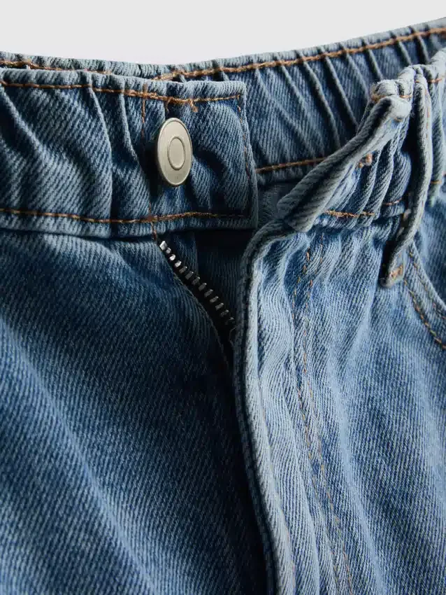 Pantalones cortos de denim de algodón con corte en A