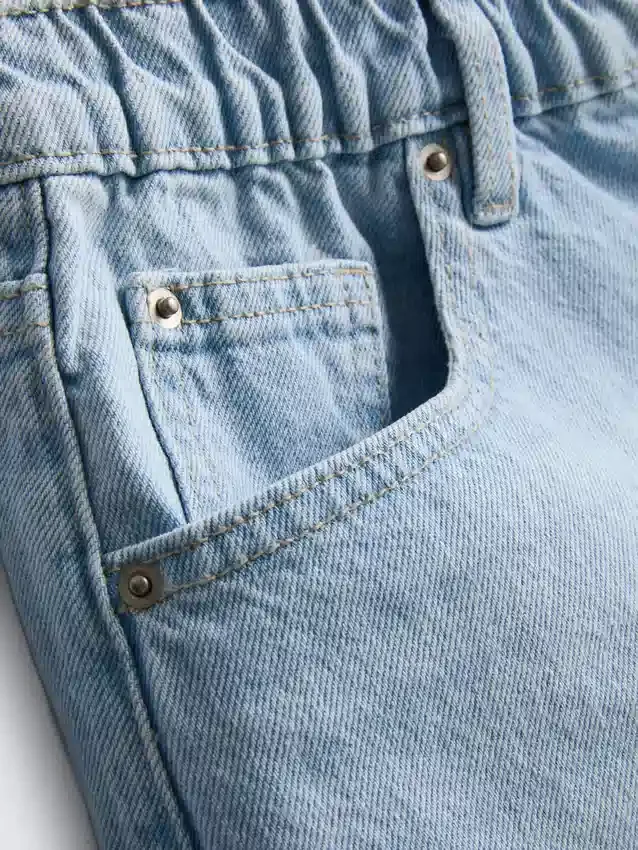 Pantalones cortos de denim de algodón con corte en A