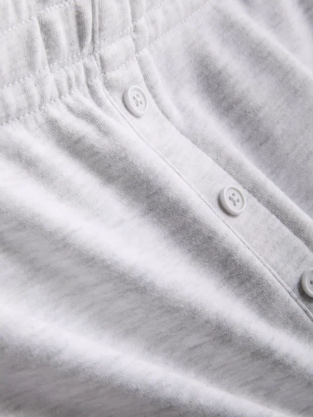 Pantalones cortos de jersey con detalles de botones, con alto contenido de algodón