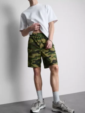 Pantalones cortos de malla con estampado de camuflaje