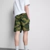 Pantalones cortos de malla con estampado de camuflaje