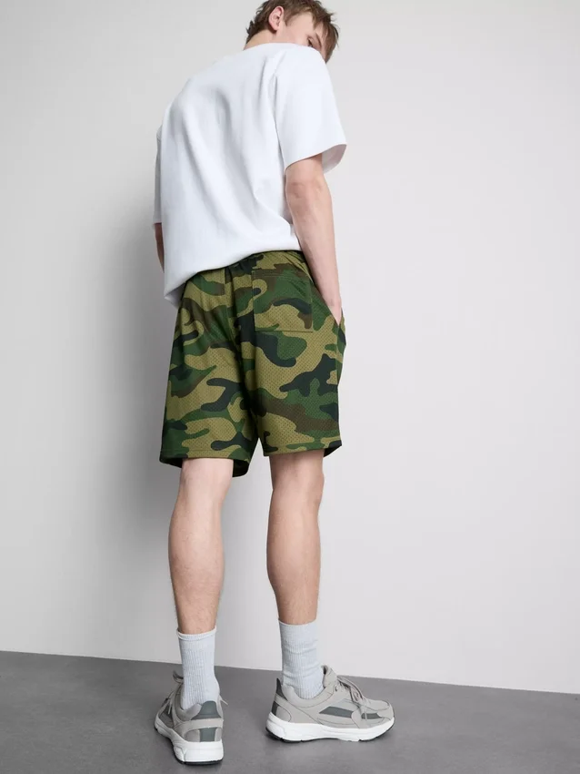 Pantalones cortos de malla con estampado de camuflaje