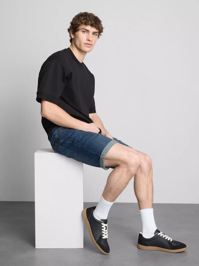 Pantalones cortos de mezclilla ajustados de talle medio