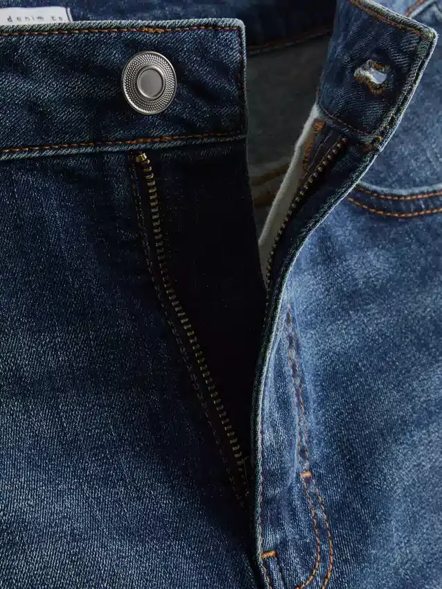 Pantalones cortos de mezclilla ajustados de talle medio