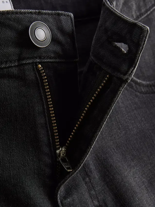 Pantalones cortos de mezclilla ajustados de talle medio